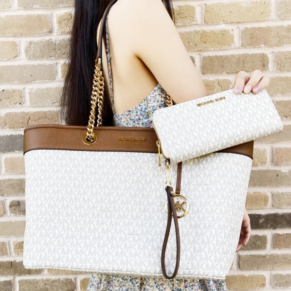 Michael Kors vanilla signature tote + wallet SET - Picture 2 of 6